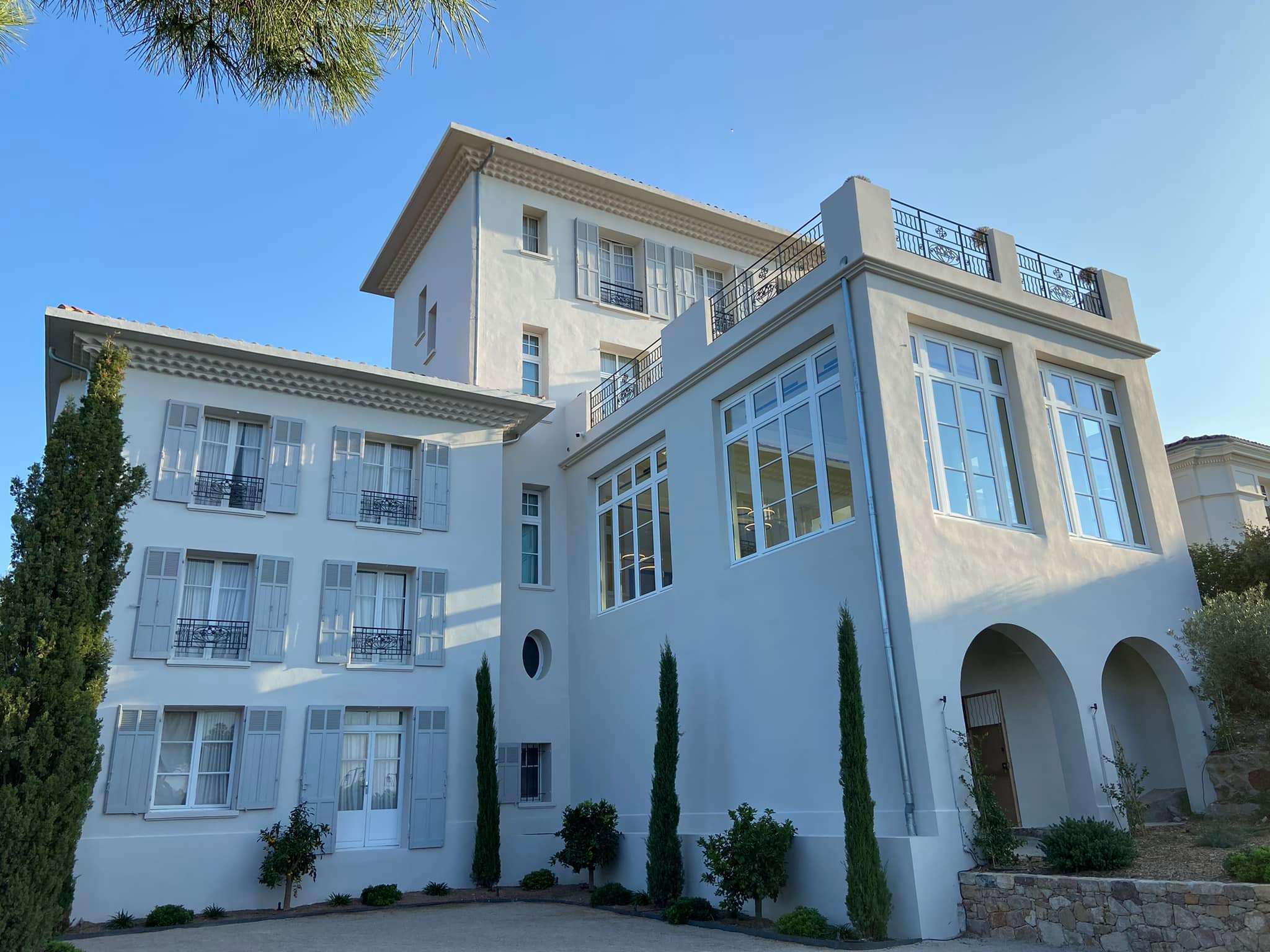 CASTEL BAY,HYERES,RAVALEMENT DE FACADE PERADE 